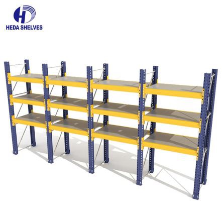 Sistema di scaffalature per servizio medio